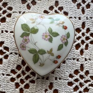 Wedgwood Wild Strawberry Heart Dish